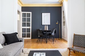 TV, stereo - Blueground | Champs-Élysées, by the Grand Palais (Paris)