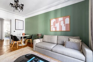 Télévision, chaîne hi-fi