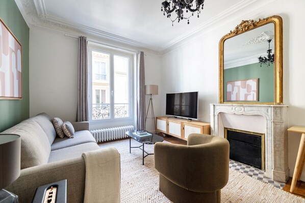 Télévision, chaîne hi-fi