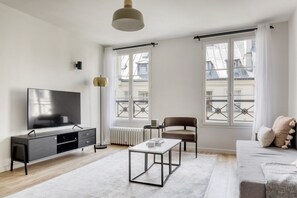 Télévision, chaîne hi-fi