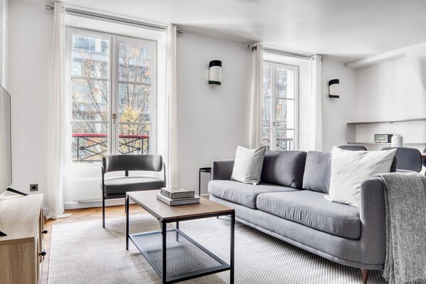 Télévision, chaîne hi-fi