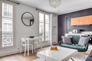 TV, stereo - Blueground | St. Honore, intercom, nr opera (Paris)