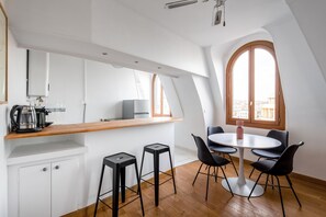 Dining - Blueground | Montorgueil, nr Grands Boulevards (Paris)