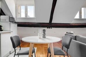 Dining - Blueground | Invalides, furnished, nr embassies (Paris)