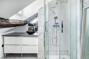Hair dryer, towels