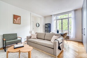 TV, stereo - Blueground | Porte de Champerret, furnished (Paris)