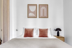 1 bedroom, iron/ironing board, WiFi, bed sheets - Blueground | Montparnasse, concierge, nr train (Paris)