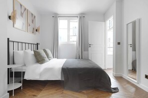 1 slaapkamer, een strijkplank/strijkijzer, wifi, beddengoed