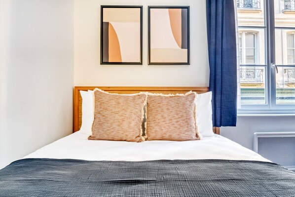 Iron/ironing board, WiFi, bed sheets