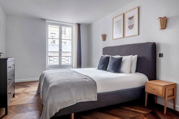 2 habitaciones, tabla de planchar con plancha, wifi y ropa de cama 