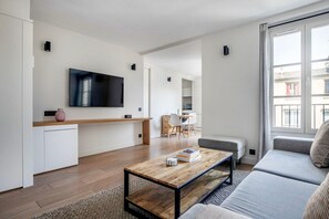 Fernseher, Stereoanlage