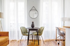 Interior - Blueground | Arc de Triomphe, nr Parc Monceau (Paris)