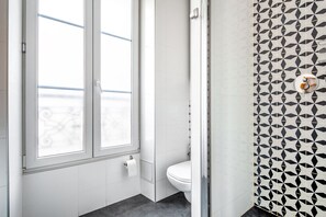 Hair dryer, towels - Blueground | Arc de Triomphe, nr Parc Monceau (Paris)