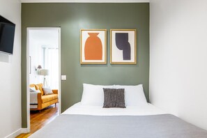 1 bedroom, iron/ironing board, WiFi, bed sheets - Blueground | Arc de Triomphe, nr Parc Monceau (Paris)