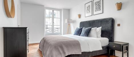 1 slaapkamer, een strijkplank/strijkijzer, wifi, beddengoed