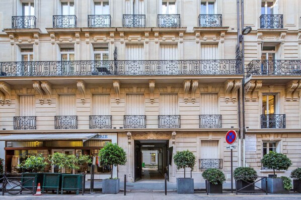 Exterior - Blueground | Champs Elysées, intercom & elevator (Paris)