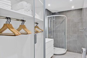 Hair dryer, towels - Blueground | Auteuil, elevator, nr Hippodrome (Paris)