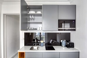 Fridge, microwave, oven, stovetop