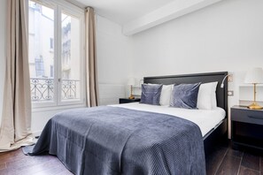 1 bedroom, iron/ironing board, WiFi, bed sheets - Blueground | Champ de Mars, nr Eiffel Tower (Paris)
