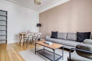 TV, stereo - Blueground | Batignolles, office & intercom (Paris)