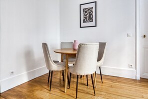 Dining - Blueground | Europe/Villiers, elevator, near park (Paris)