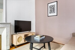 TV, stereo - Blueground | Europe/Villiers, elevator, near park (Paris)