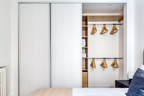 2 chambres, fer et planche à repasser, Wi-Fi, draps fournis