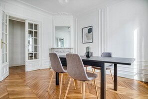 Dining - Blueground | Levallois Perret, nr dining (Paris)