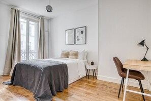 2 bedrooms, iron/ironing board, WiFi, bed sheets - Blueground | Levallois Perret, nr dining (Paris)