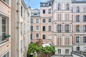 Exterior - Blueground | Grands Boulevards, nr shops & food (Paris)