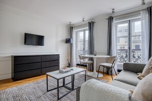 Fernseher, Stereoanlage
