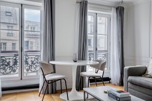 Interior - Blueground | Marais, close to shops (Paris)
