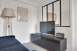 Télévision, chaîne hi-fi