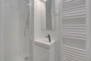 Hair dryer, towels