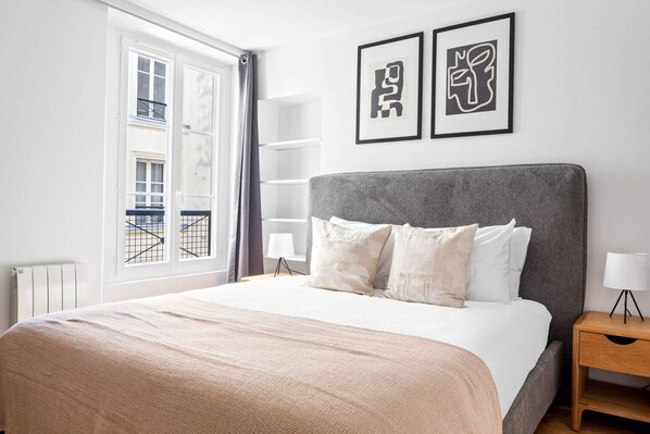 1 bedroom, iron/ironing board, WiFi, bed sheets - Blueground | Montorgueil, intercom, nr Les Halles (Paris)