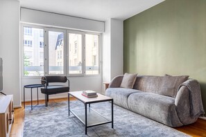 TV, stereo - Blueground | Le Marais, concierge & elevator (Paris)