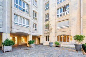 Exterior - Blueground | Le Marais, concierge & elevator (Paris)