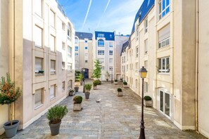 Property grounds - Blueground | Le Marais, concierge & elevator (Paris)