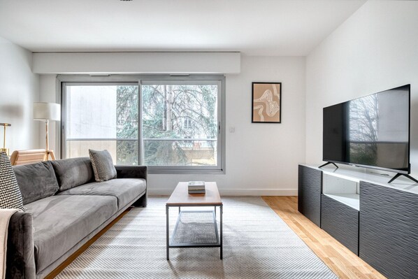 Télévision, chaîne hi-fi