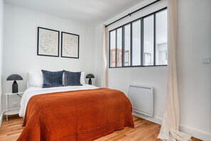 1 slaapkamer, een strijkplank/strijkijzer, wifi, beddengoed