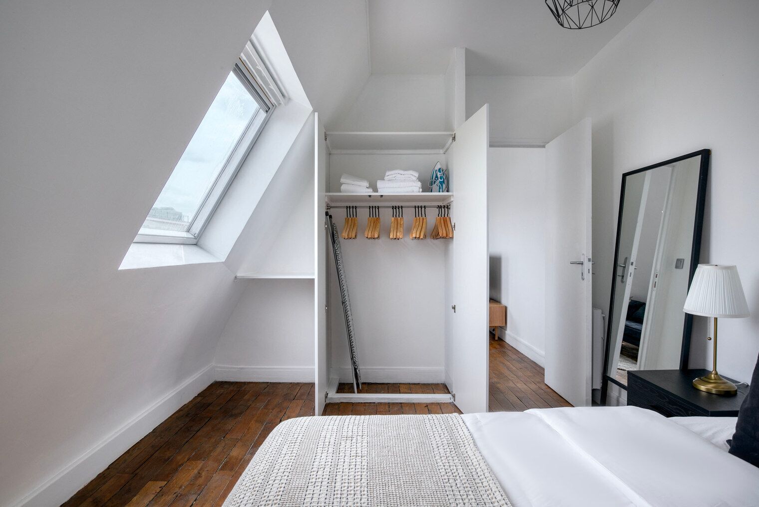 1 多间卧室、熨斗/熨衣板、WiFi、床单