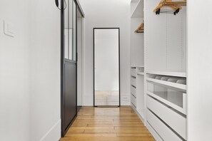 Interior - Blueground | Bastille, nr foodie street (Paris)