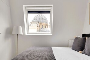 1 bedroom, iron/ironing board, WiFi, bed sheets - Blueground | Europe, nr Gare Saint Lazare (Paris)