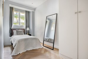 3 quartos, ferros/tábuas de passar roupa, Wi-Fi, roupa de cama