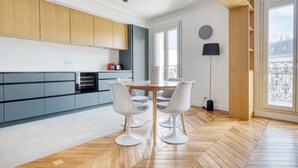 Unclassified image, 4 of 23, button - Blueground | Rochechouart, furnished, balcony (Paris)