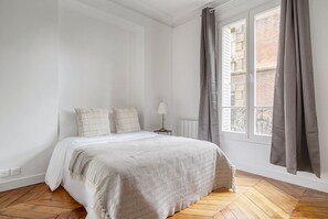 2 chambres, fer et planche à repasser, Wi-Fi, draps fournis