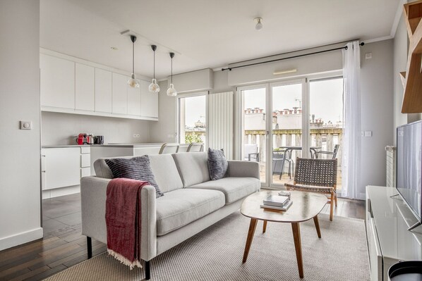 Fernseher, Stereoanlage