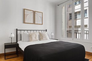 3 bedrooms, iron/ironing board, WiFi, bed sheets