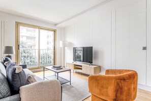 Fernseher, Stereoanlage