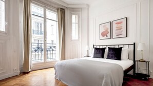 2 quartos, ferros/tábuas de passar roupa, Wi-Fi, roupa de cama